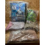 5 X ASSORTED ITEMS OF CLOTHING / INCLUDES 2 X COSTUMES AND WOMEN'S CLOTHES / CUSTOMER RETURNS.