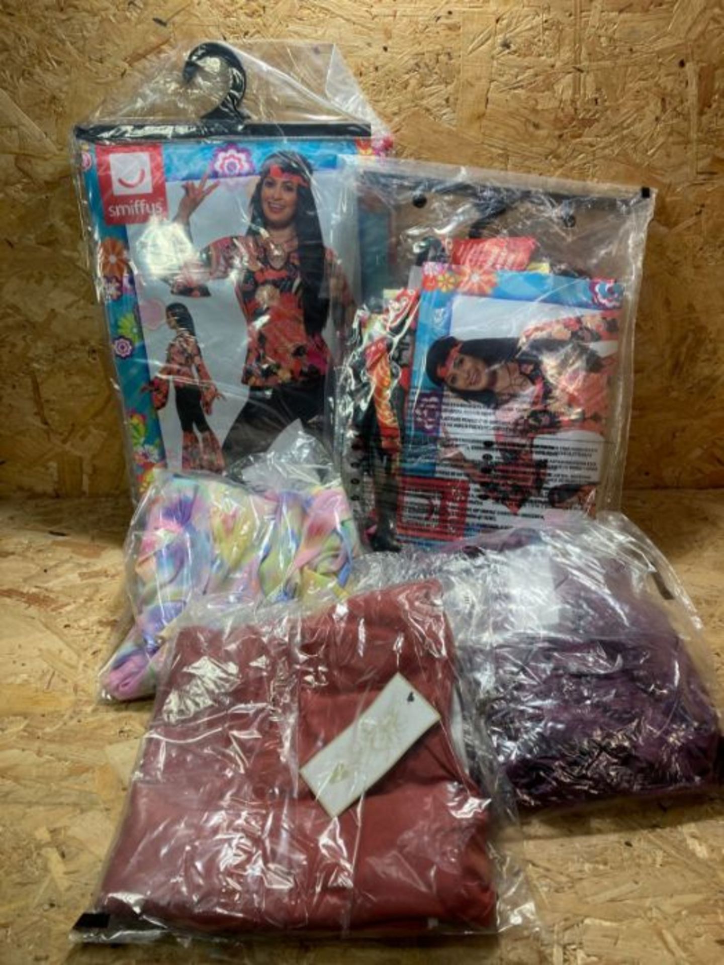 5 X ASSORTED ITEMS OF CLOTHING / INCLUDES COSTUMES AND OTHER WOMEN'S CLOTHING / CUSTOMER RETURNS.