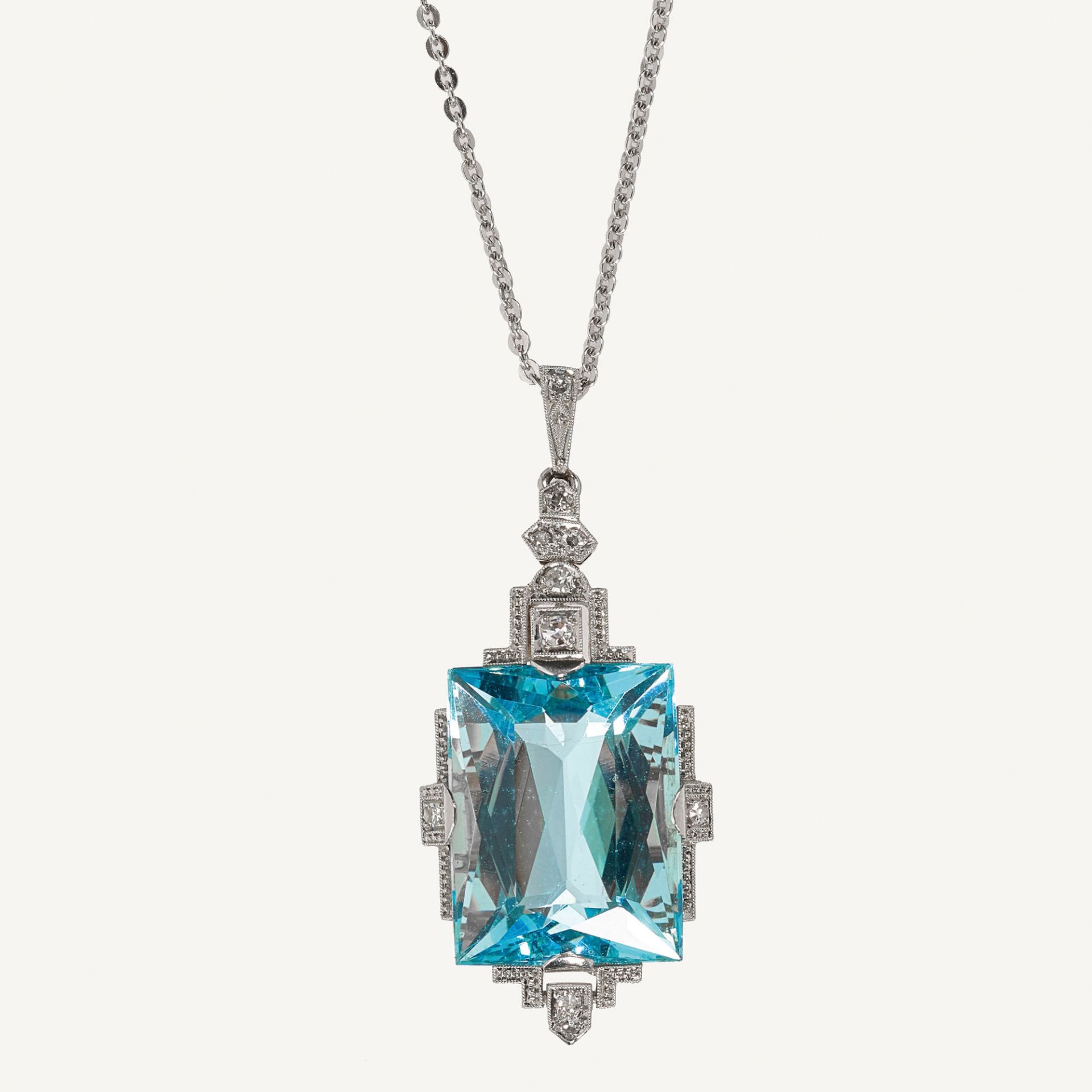 AQUAMARIN-DIAMANT-ANHÄNGER MIT KETTE: Art déco.