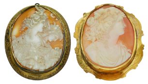 2 versch. ovale Muschel-Kameen m. antiken Motiven um 1880