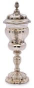 Kl. Deckelpokal Spät-Biedermeier, deutsch 1854. Silber