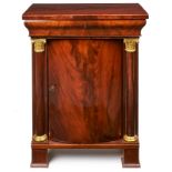 Kl. Biedermeier-Halbschrank,