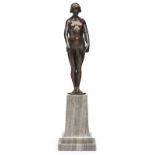 Bronze: Stehender Frauenakt, Jugendstil, um 1900.