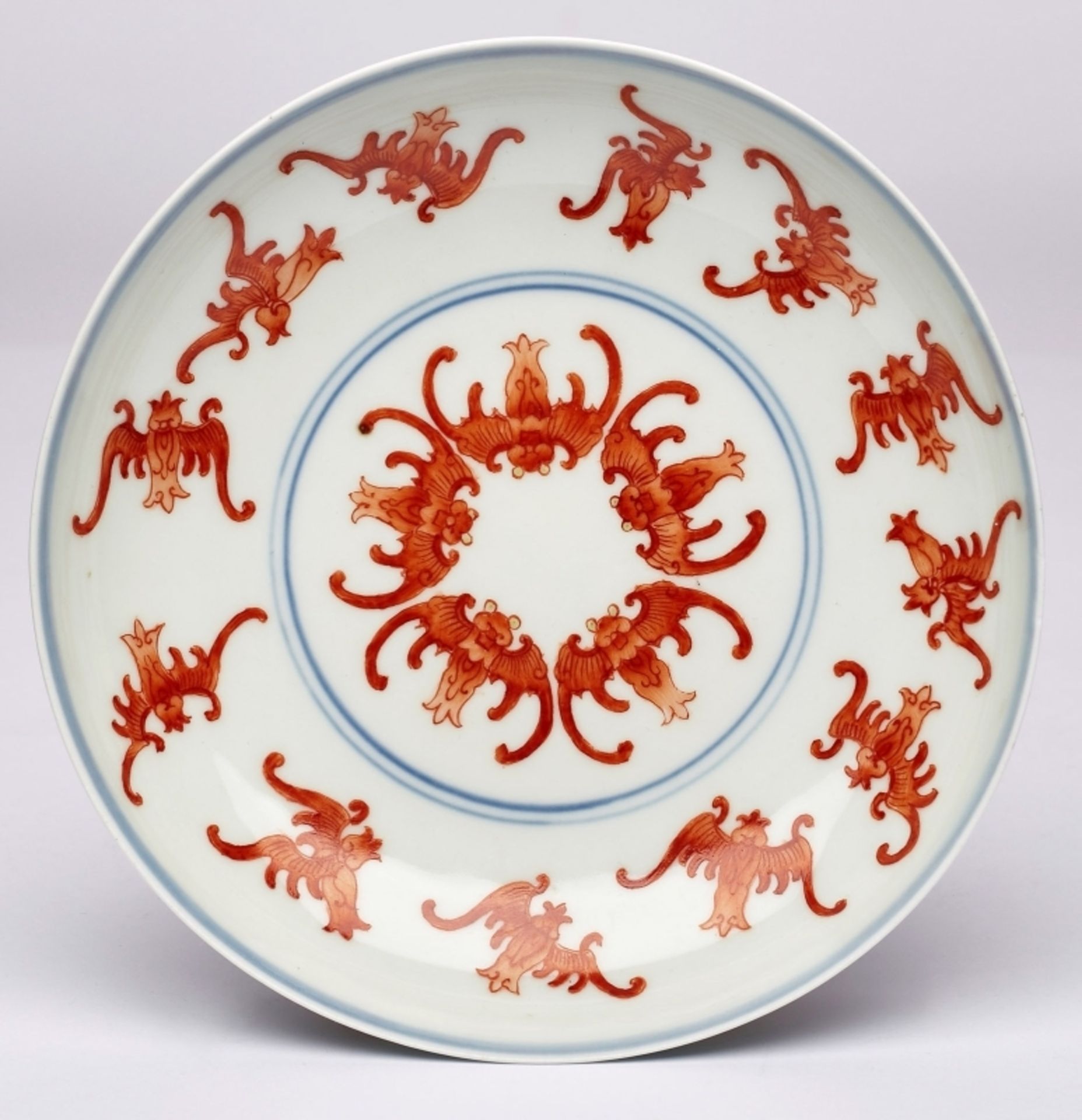 Kl. Schale mit Fledermaus-Dekor, wohl Daoguang-Periode, China 1. Hälfte 19. Jh.
