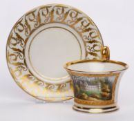 Tasse mit UT "Schloss im Wald", wohl Böhmen um 1900.