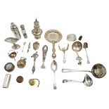 GROUP OF ASSORTED SILVERWARE MOSTLY LATE 19TH / EARLY 20TH CENTURY comprising a small caster, a
