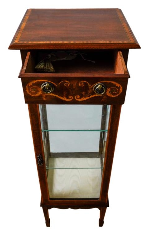 SMALL EDWARDIAN MAHOGANY AND INLAID DISPLAY CABINET CIRCA 1910 the crossbanded top above one - Image 2 of 5