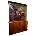 MAHOGANY LIBRARY BOOKCASE 19TH CENTURY top and base associated, the moulded cornice above two