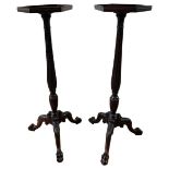 PAIR OF GEORGE III STYLE MAHOGANY TORCHERES EARLY 20TH CENTURY the hexagonal tray tops raised on