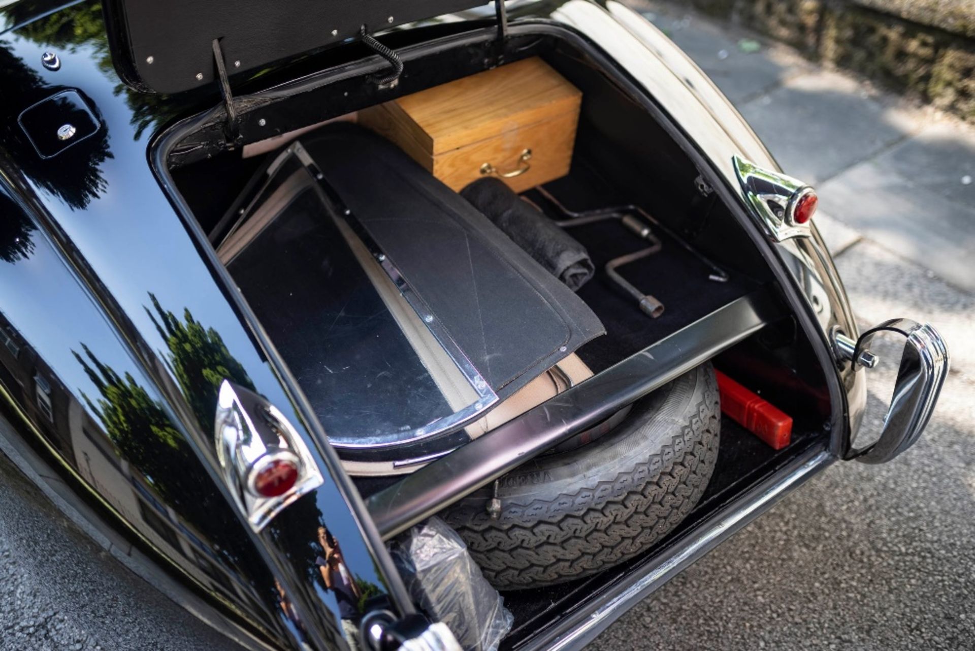 1952 Jaguar XK120 OTS Roadster - Image 30 of 31