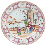 CHINESE EXPORT FAMILLE ROSE DISH QIANLONG PERIOD (1736-1795) painted with figures in a garden