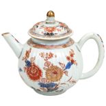 CHINESE EXPORT IMARI PALETTE TEAPOT KANGXI / YONGZHENG PERIOD, 18TH CENTURY the lobed baluster sides