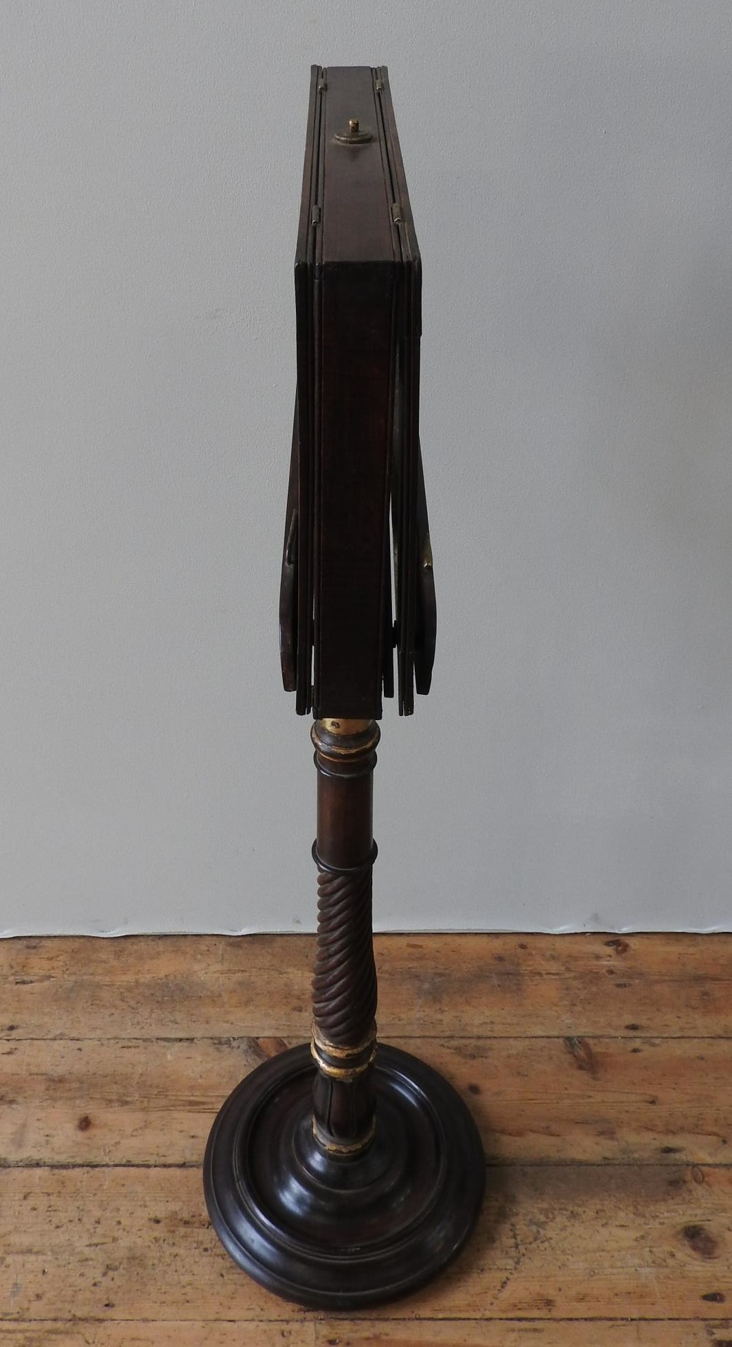 A REGENCY MAHOGANY AND BRASS DOUBLE SIDED SHEET MUSIC STAND, circa 1820, the lyre decorated - Image 7 of 7