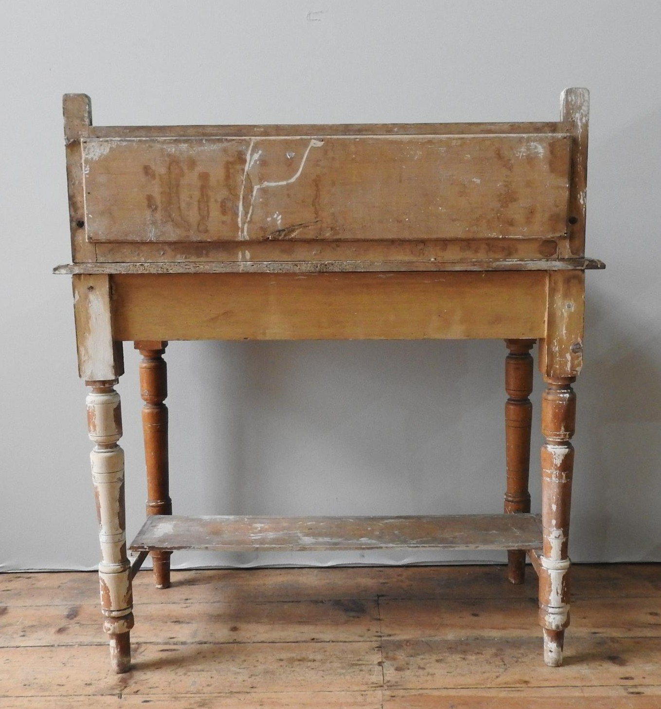 A 19th CENTURY PINE GRAIN PAINTED TILE BACK WASH STAND, 100 x 91 x 46 cm - Image 3 of 6