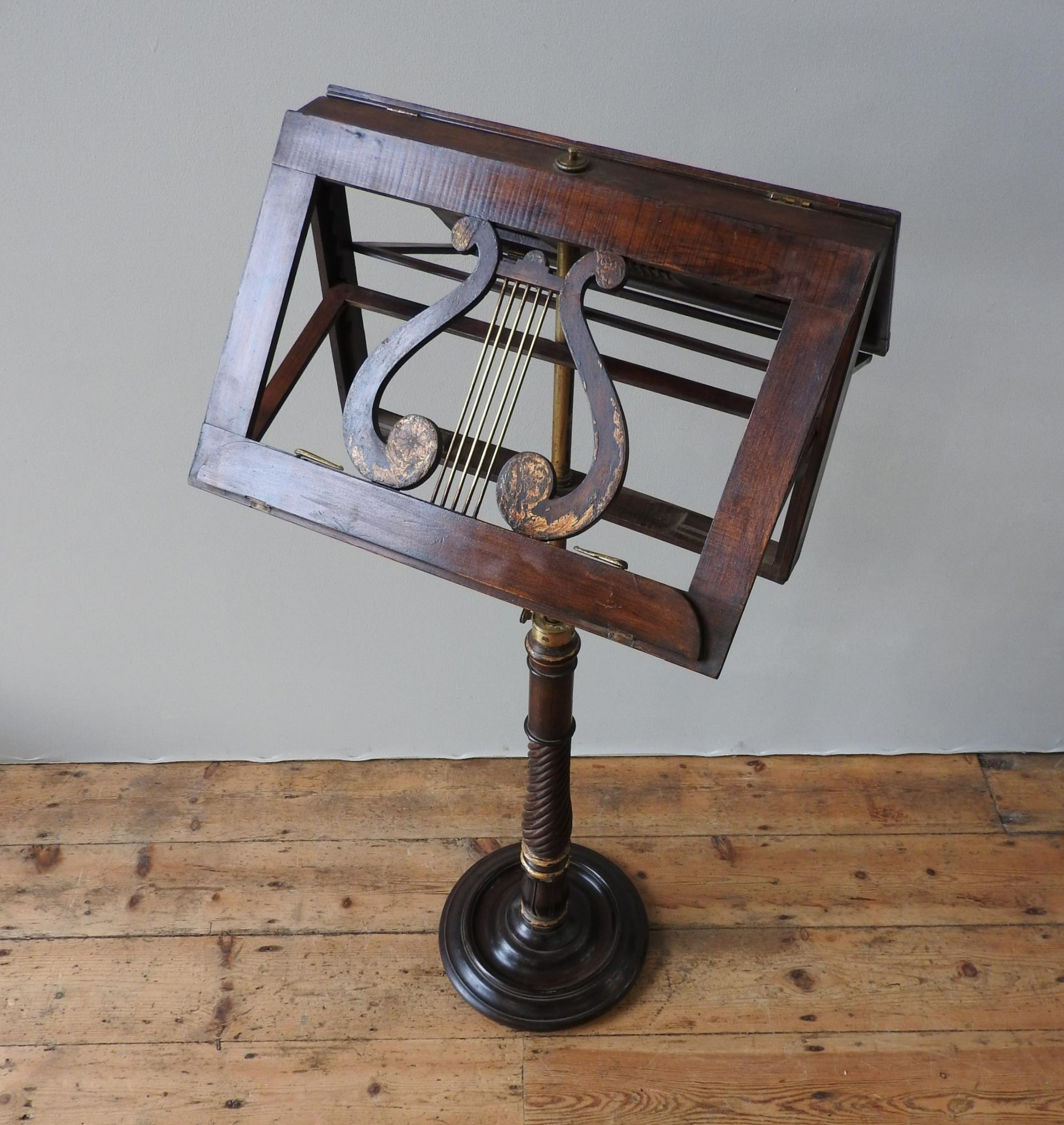 A REGENCY MAHOGANY AND BRASS DOUBLE SIDED SHEET MUSIC STAND, circa 1820, the lyre decorated - Image 3 of 7