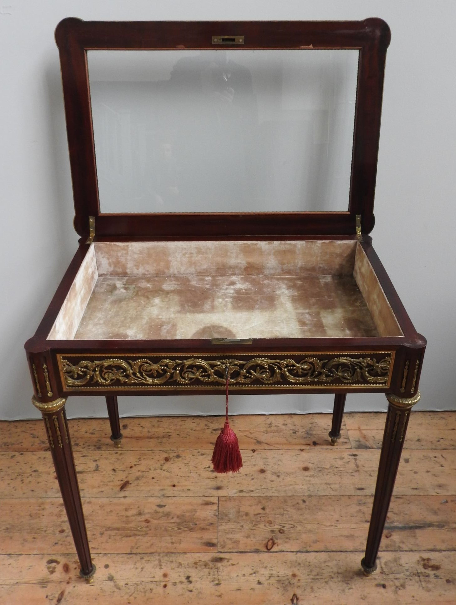 A LATE 19TH CENTURY LOUIS XI STYLE BIJOUTERIE TABLE, in the manner of Francois Linke, the glazed - Image 4 of 5