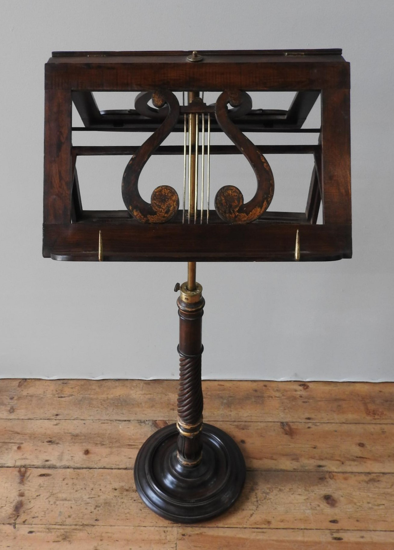 A REGENCY MAHOGANY AND BRASS DOUBLE SIDED SHEET MUSIC STAND, circa 1820, the lyre decorated - Image 4 of 7