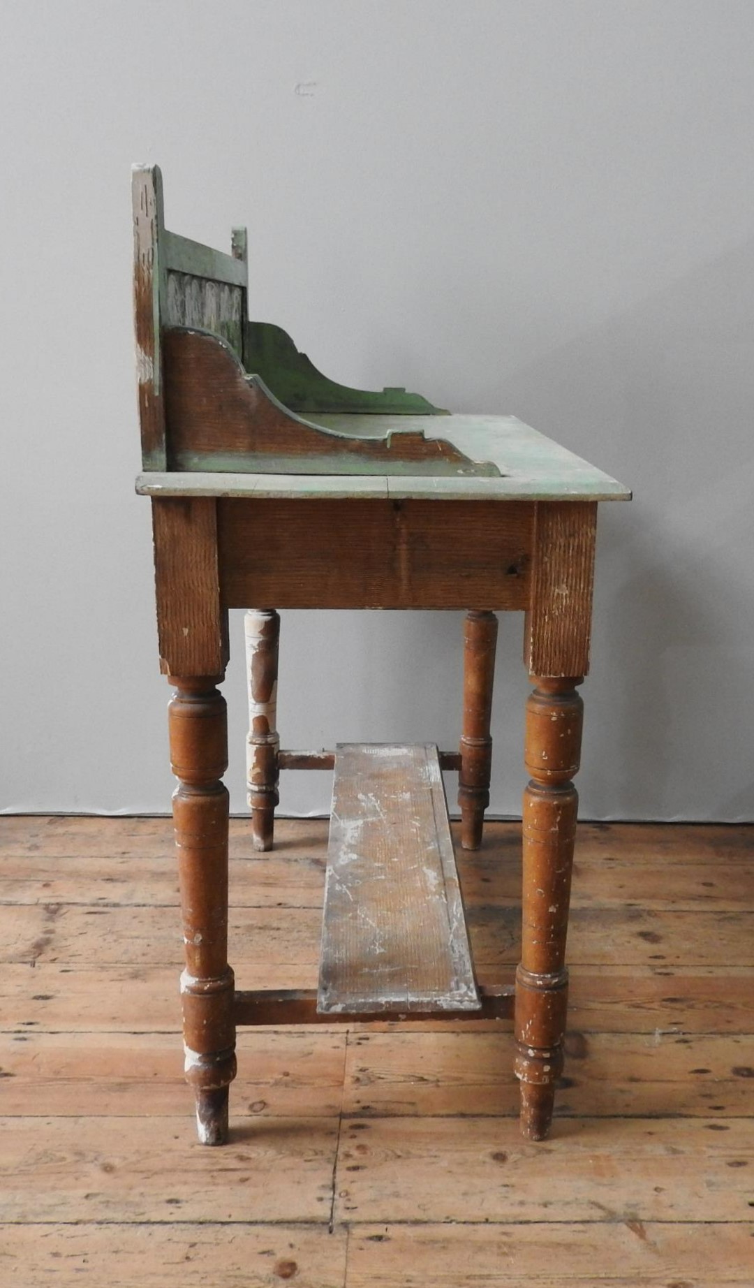 A 19th CENTURY PINE GRAIN PAINTED TILE BACK WASH STAND, 100 x 91 x 46 cm - Image 4 of 6