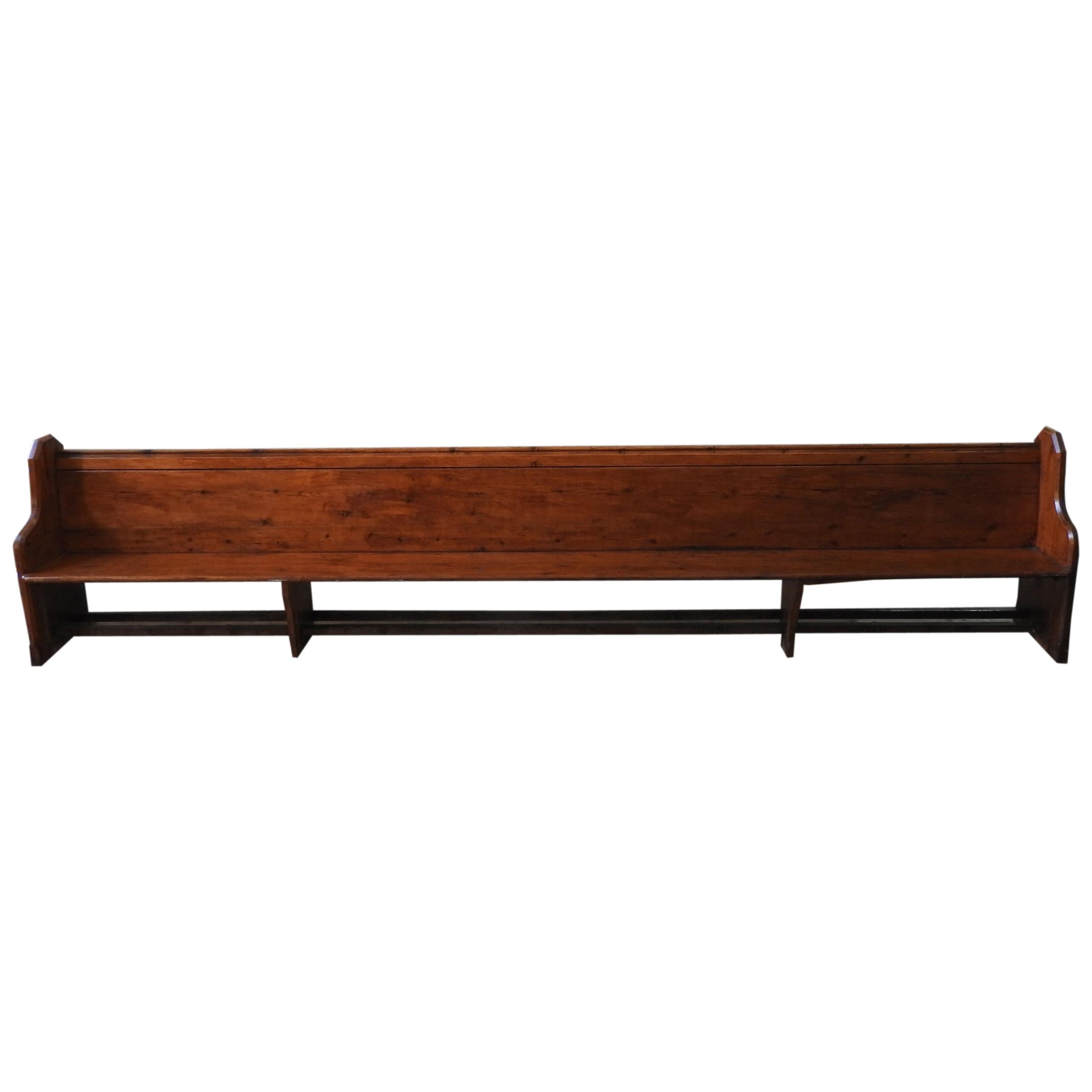 A LARGE PITCH PINE CHURCH PEW/BENCH SEAT, 92 x 429 x 46cm