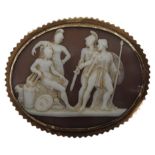 A 15 CT GOLD OVAL CAMEO BROOCH, the carved decoration depicting Roman soldiers, 5.5cm wide