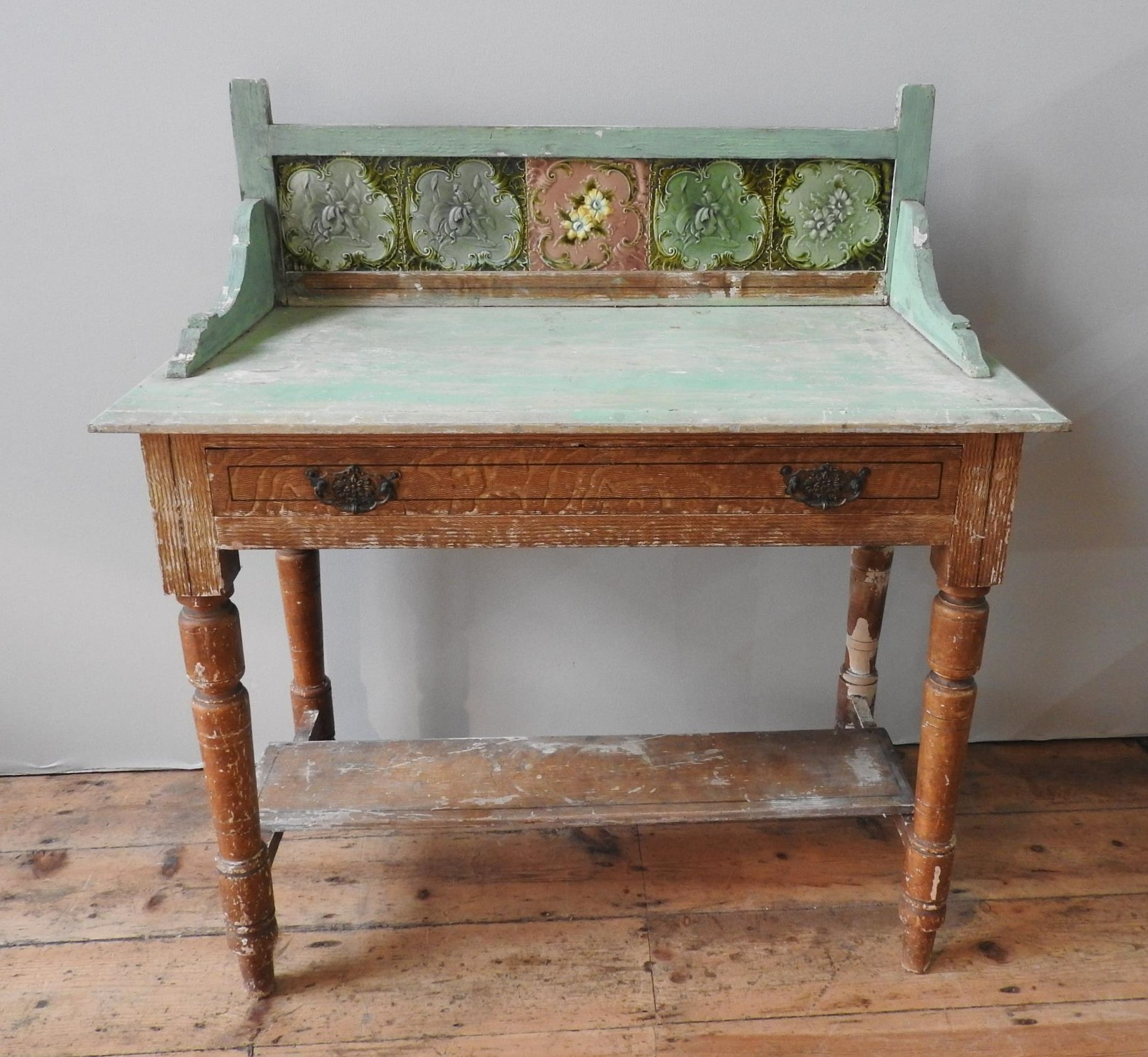 A 19th CENTURY PINE GRAIN PAINTED TILE BACK WASH STAND, 100 x 91 x 46 cm - Image 6 of 6