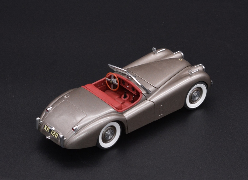 1:24 1949 JAGUAR XK120 BY DANBURY MINT Featuring opening bonnet with detailed engine, opening doors, - Image 2 of 2