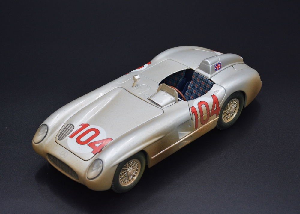 1:18 MODEL OF 1955 MERCEDES 300SLR BY MAISTO Representing the Mille Miglia car #722 as driven by Sir