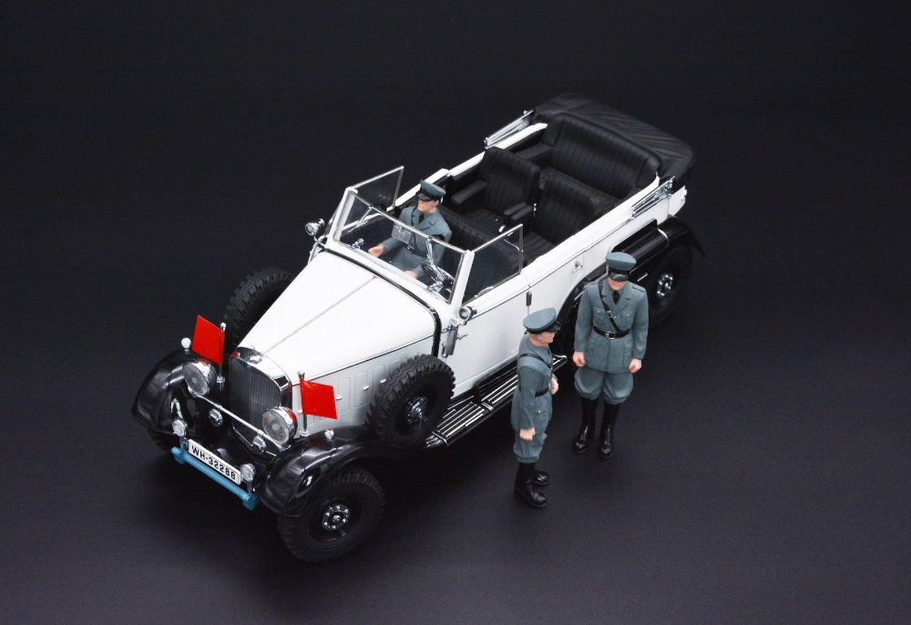 1:18 1938 MERCEDES-BENZ C4 TROOP CARRIER BY SIGNATURE MODELS With 3 composite figures, driver and