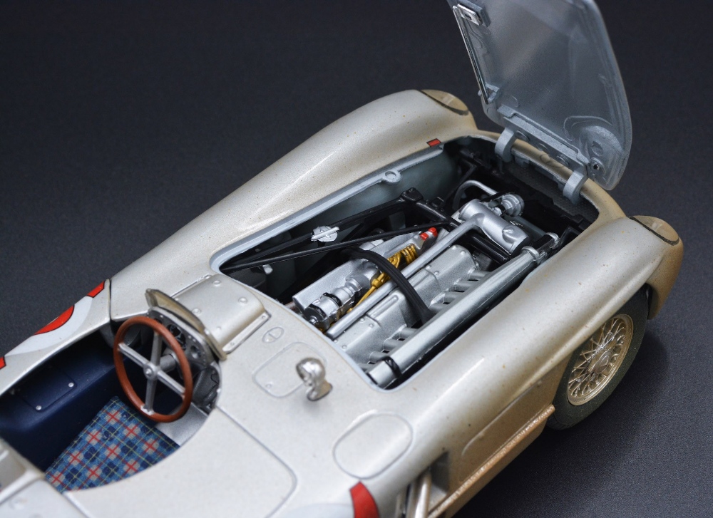 1:18 MODEL OF 1955 MERCEDES 300SLR BY MAISTO Representing the Mille Miglia car #722 as driven by Sir - Image 3 of 3