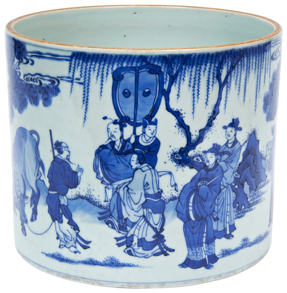BLUE AND WHITE BRUSH POT, BITONG QING DYNASTY, 18TH / 19TH CENTURY the sides painted in tones of