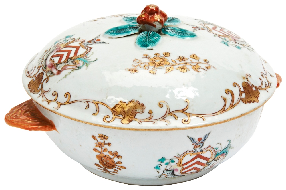 CHINESE EXPORT ARMORIAL SAUCE TUREEN AND COVER QIANLONG PERIOD (1736-1795) decorated with