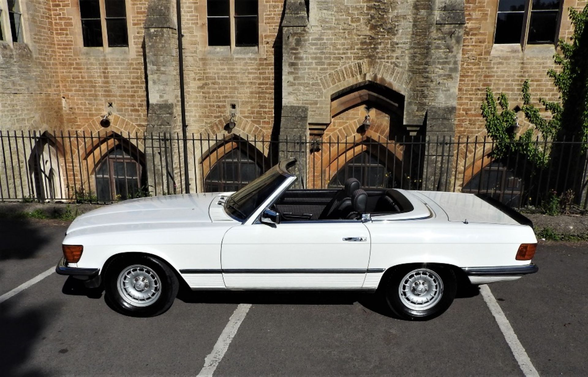 1984 MERCEDES-BENZ 500SL - Image 2 of 28