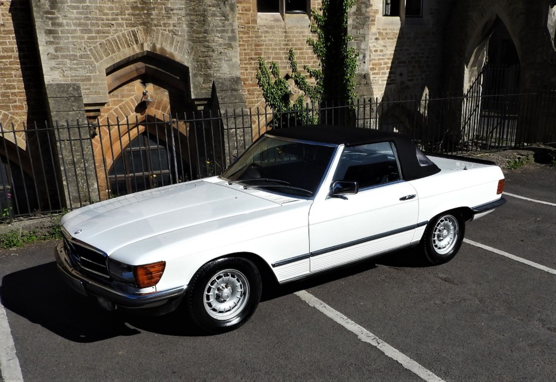 1984 MERCEDES-BENZ 500SL - Image 8 of 28