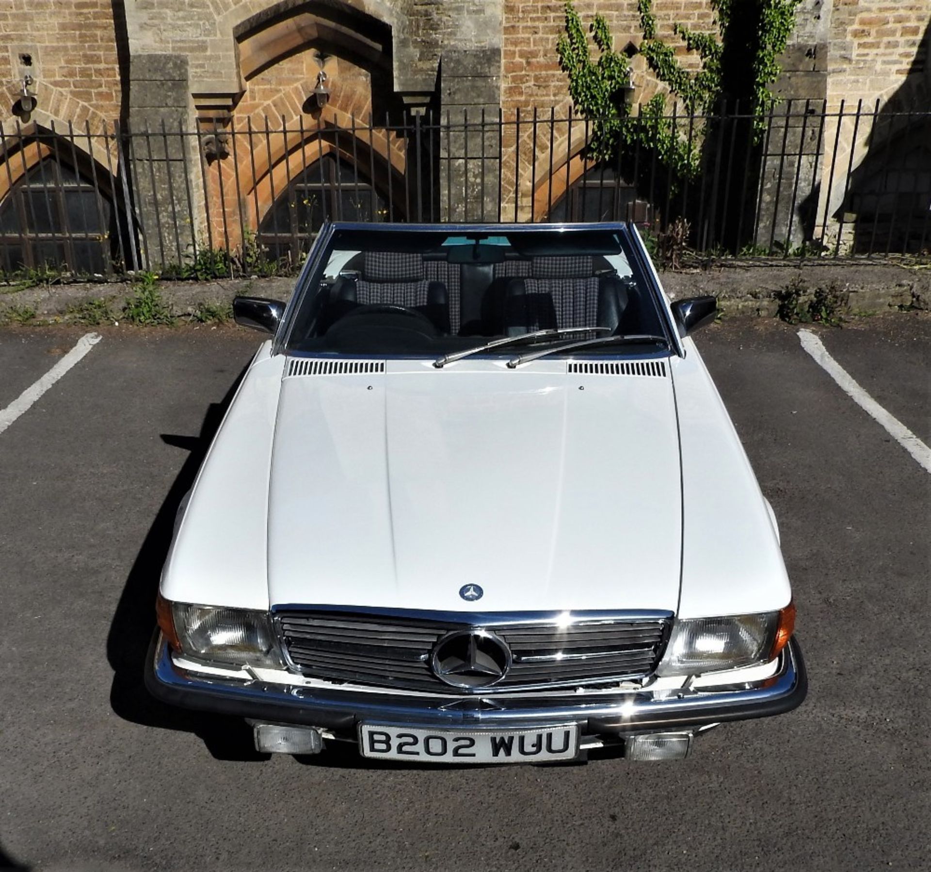 1984 MERCEDES-BENZ 500SL - Image 5 of 28