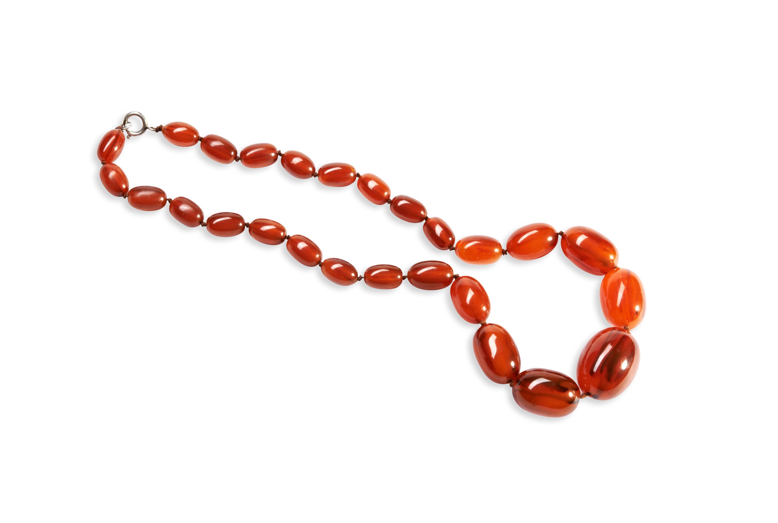 A QUANTITY OF NECKLACES Two dark orange graduating beaded bakelite necklaces. Together with three - Image 2 of 4