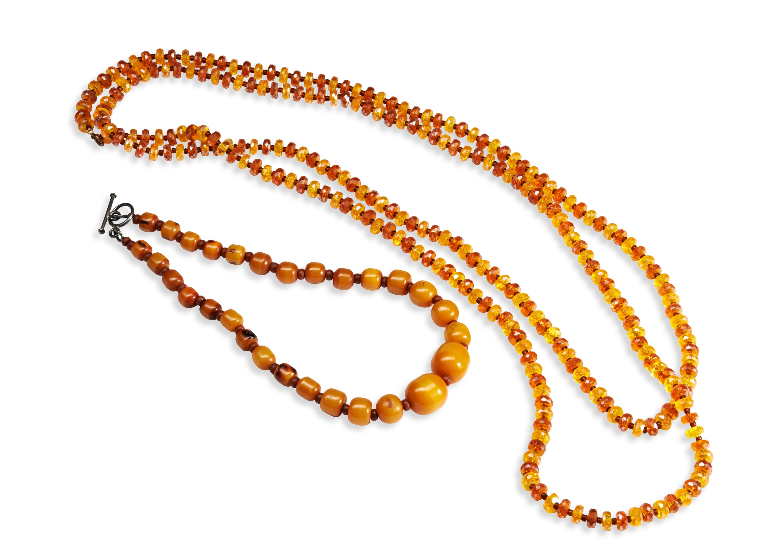 A QUANTITY OF NECKLACES Two dark orange graduating beaded bakelite necklaces. Together with three - Image 4 of 4