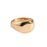 A GENT'S 18CT GOLD SIGNET RING,  Marked 18ct Size U Weight 7.5 grams