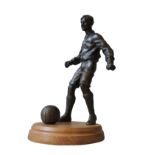 A 1940'S BRONZE STUDY OF A FOOTBALLER, 25 cm high