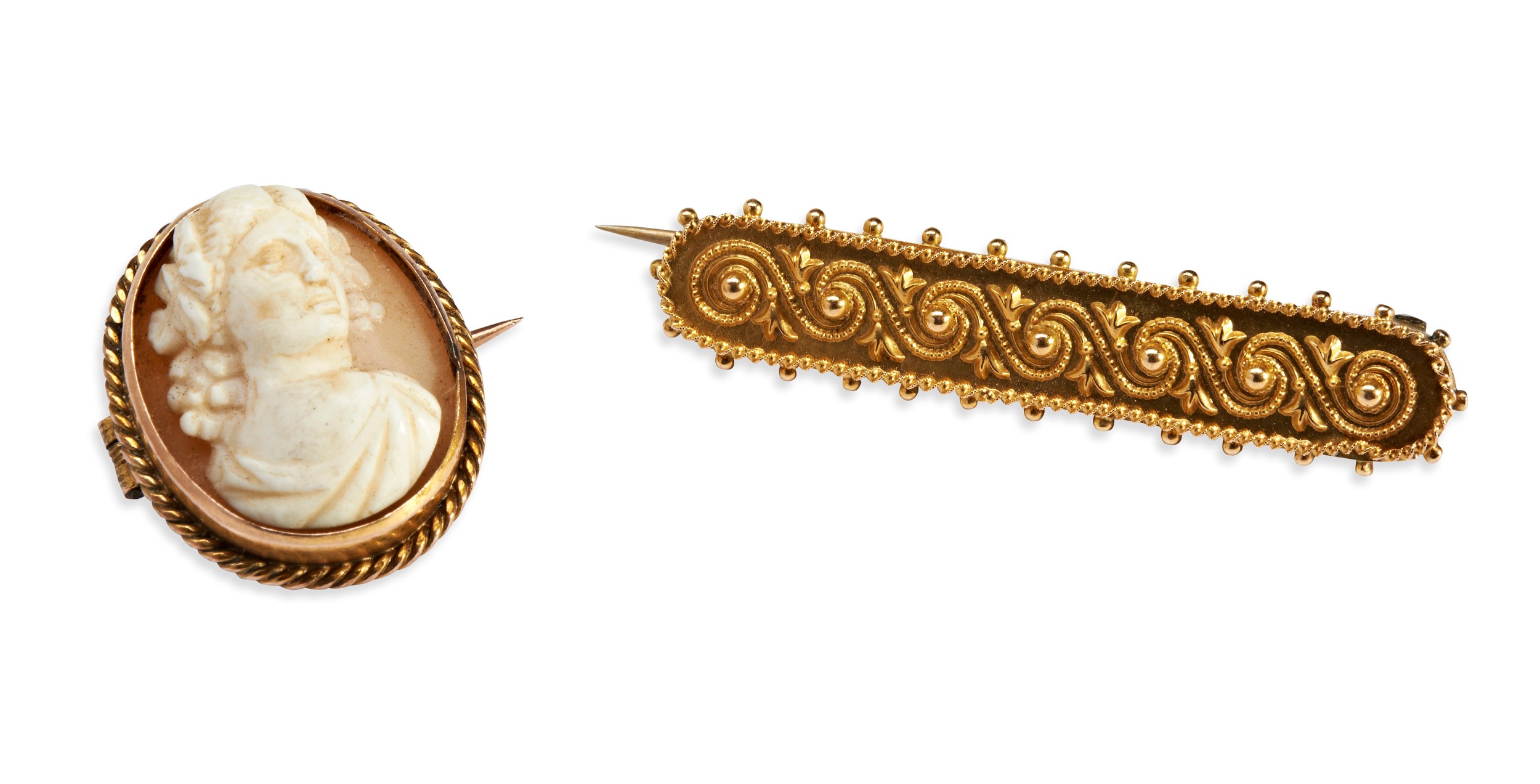 A VICTORIAN 15 CARAT GOLD ETRUSCAN REVIVAL BROOCH, 4 cm long, Marked 15ct, Chester 1894 Weight 2.5