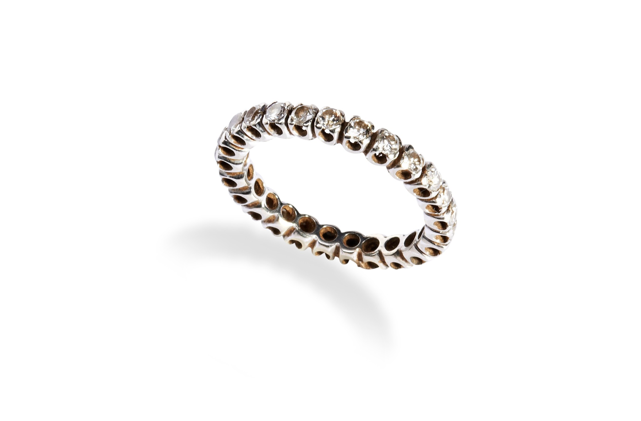 A FULL DIAMOND ETERNITY RING CIRCA 1970 Set in white gold with 25 brilliant-cut claw set diamonds.