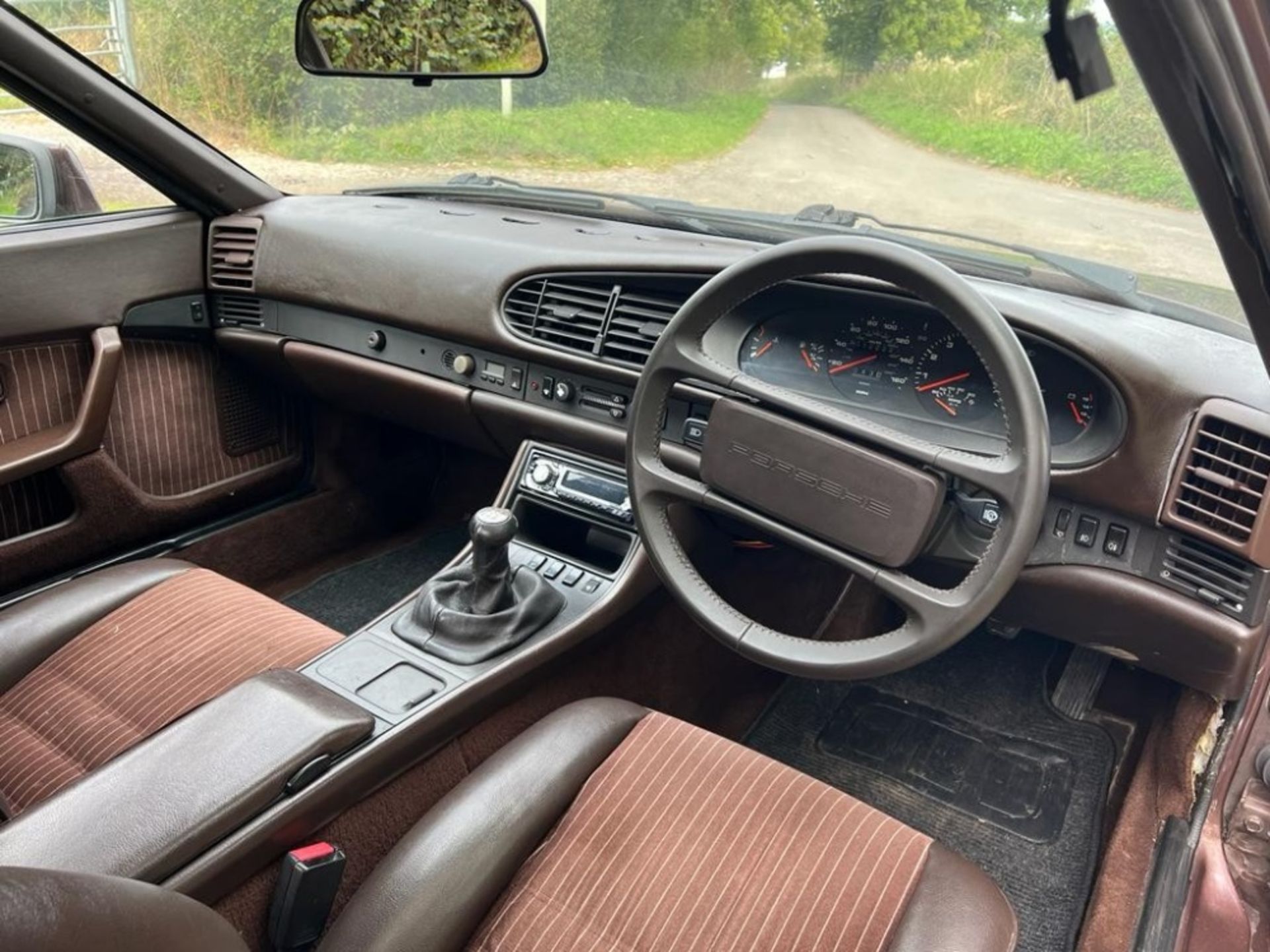 1985 PORSCHE 944 COUPE Registration Number: C612 VPL Chassis Number:  WPOZZZ94ZGN401398 Recorded - Image 14 of 21