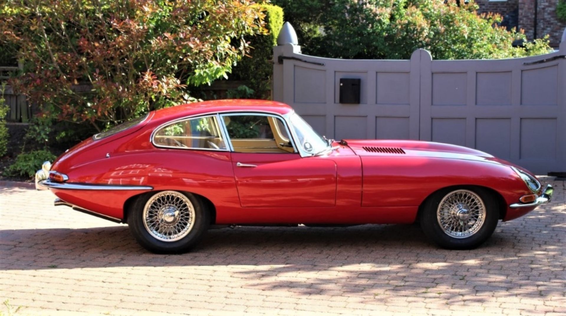 1964 JAGUAR E-TYPE SERIES 1 FIXED HEAD COUPE Chassis Number: 861674 Registration Number: ACM 288B - Image 2 of 19