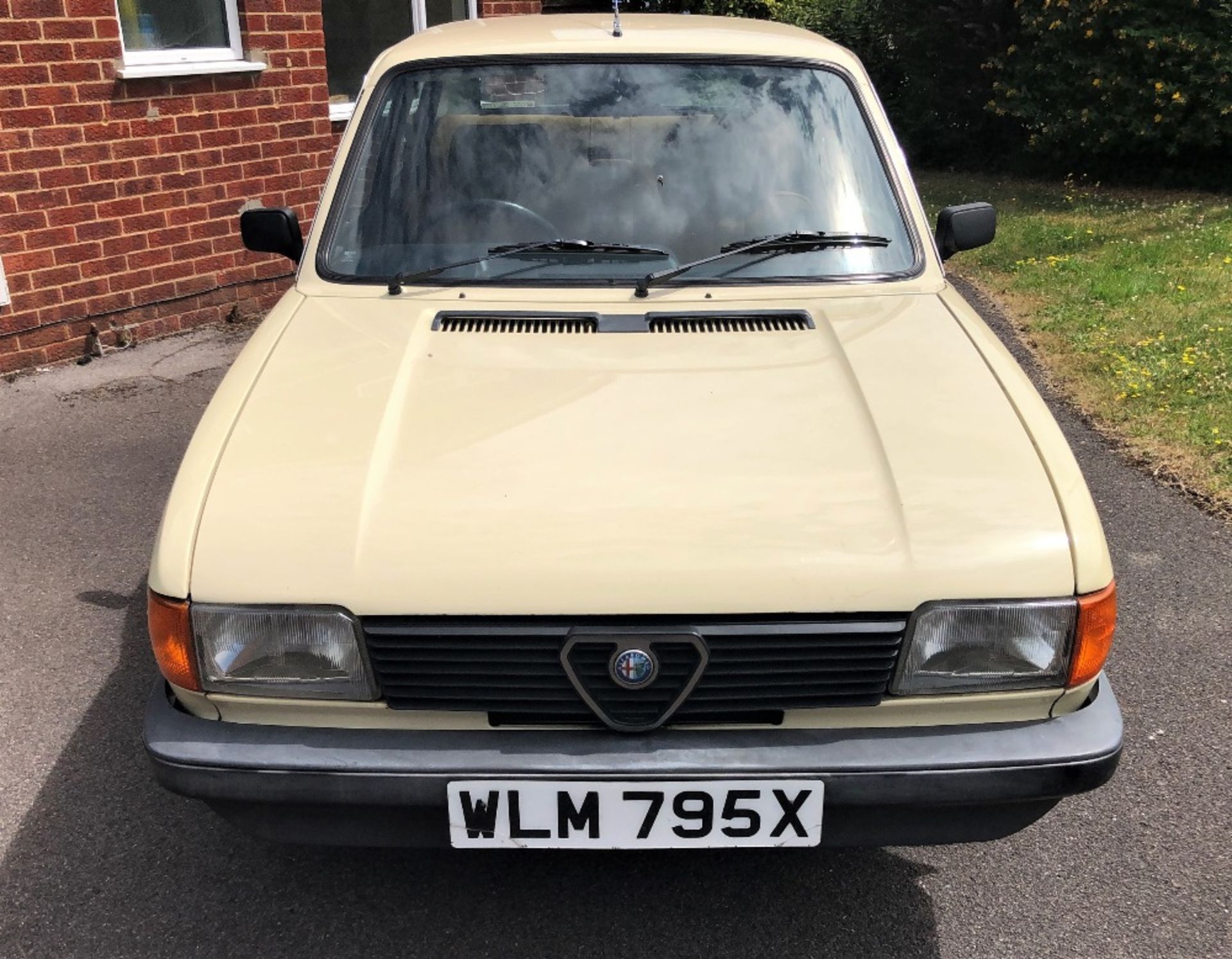 1982 ALFA-ROMEO ALFASUD SC SERIES 3 Chassis Number: ZAS901F40*05127100 Registration Number: WLM 795X - Image 3 of 11