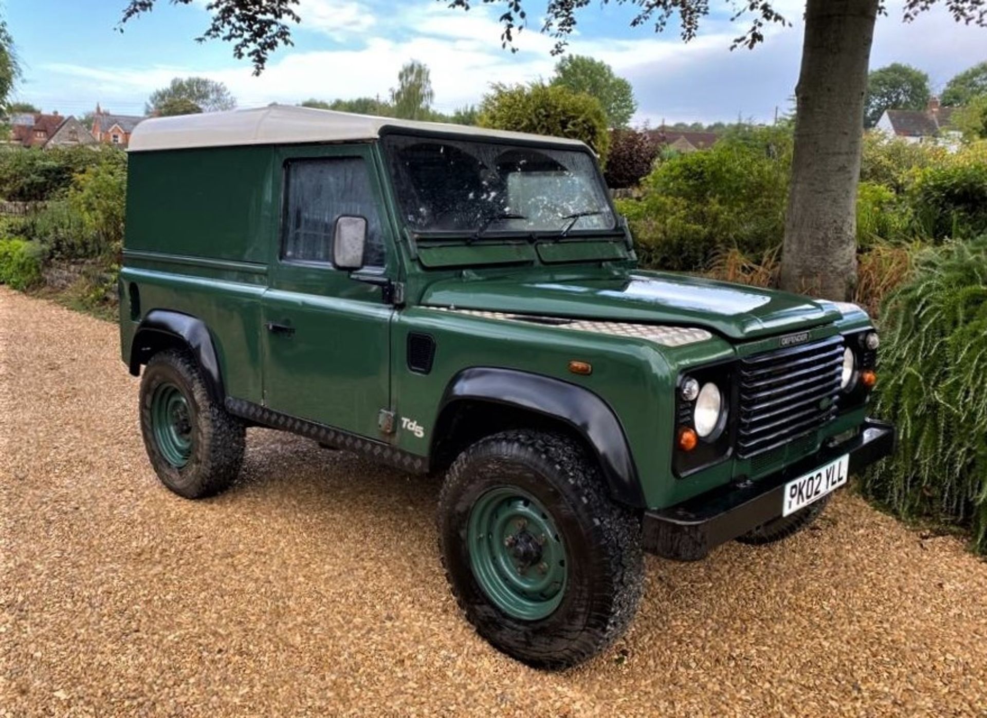 2002 LAND ROVER DEFENDER 90 TD5  Registration Number: PK02 YLL Chassis Number: SALLDVA572A637649