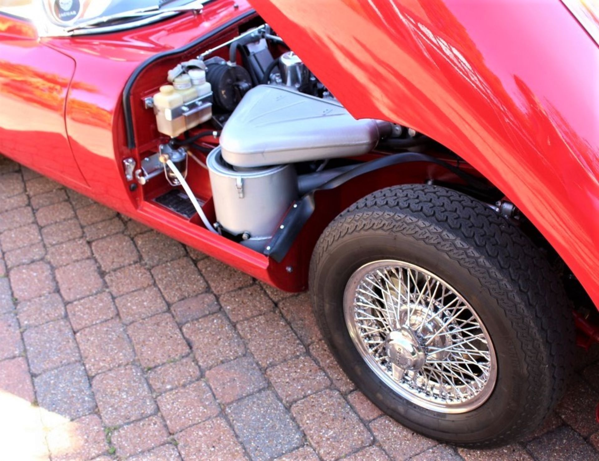 1964 JAGUAR E-TYPE SERIES 1 FIXED HEAD COUPE Chassis Number: 861674 Registration Number: ACM 288B - Image 5 of 19