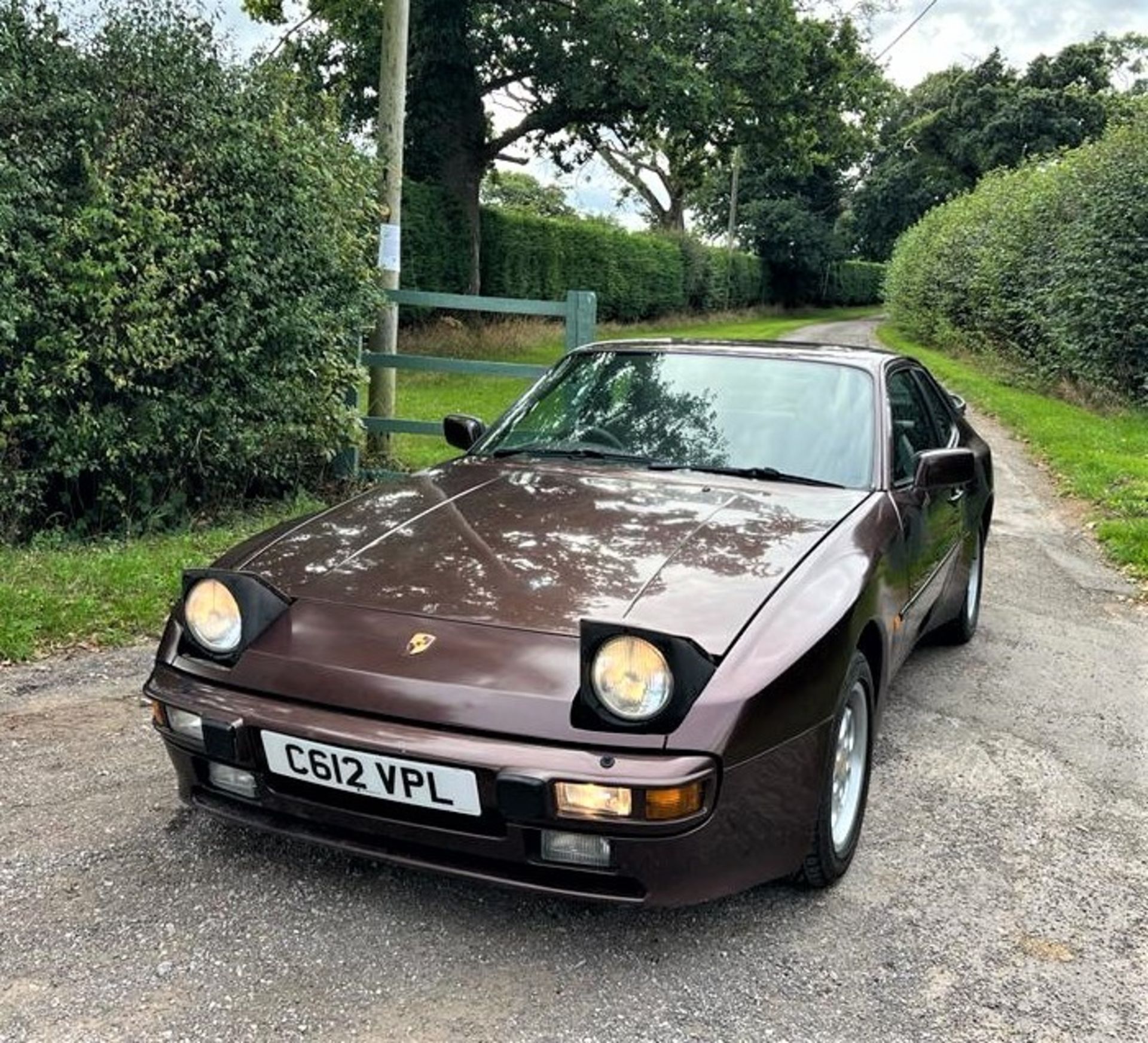 1985 PORSCHE 944 COUPE Registration Number: C612 VPL Chassis Number:  WPOZZZ94ZGN401398 Recorded - Image 4 of 21