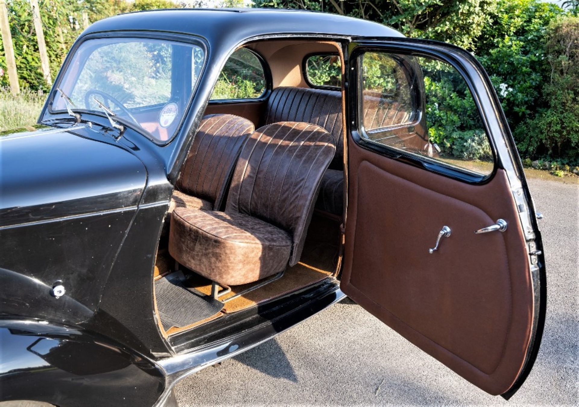 1946 STANDARD FLYING EIGHT SALOON Chassis Number: NA2121DL Registration Number: KPC 288 Recorded - Image 10 of 15