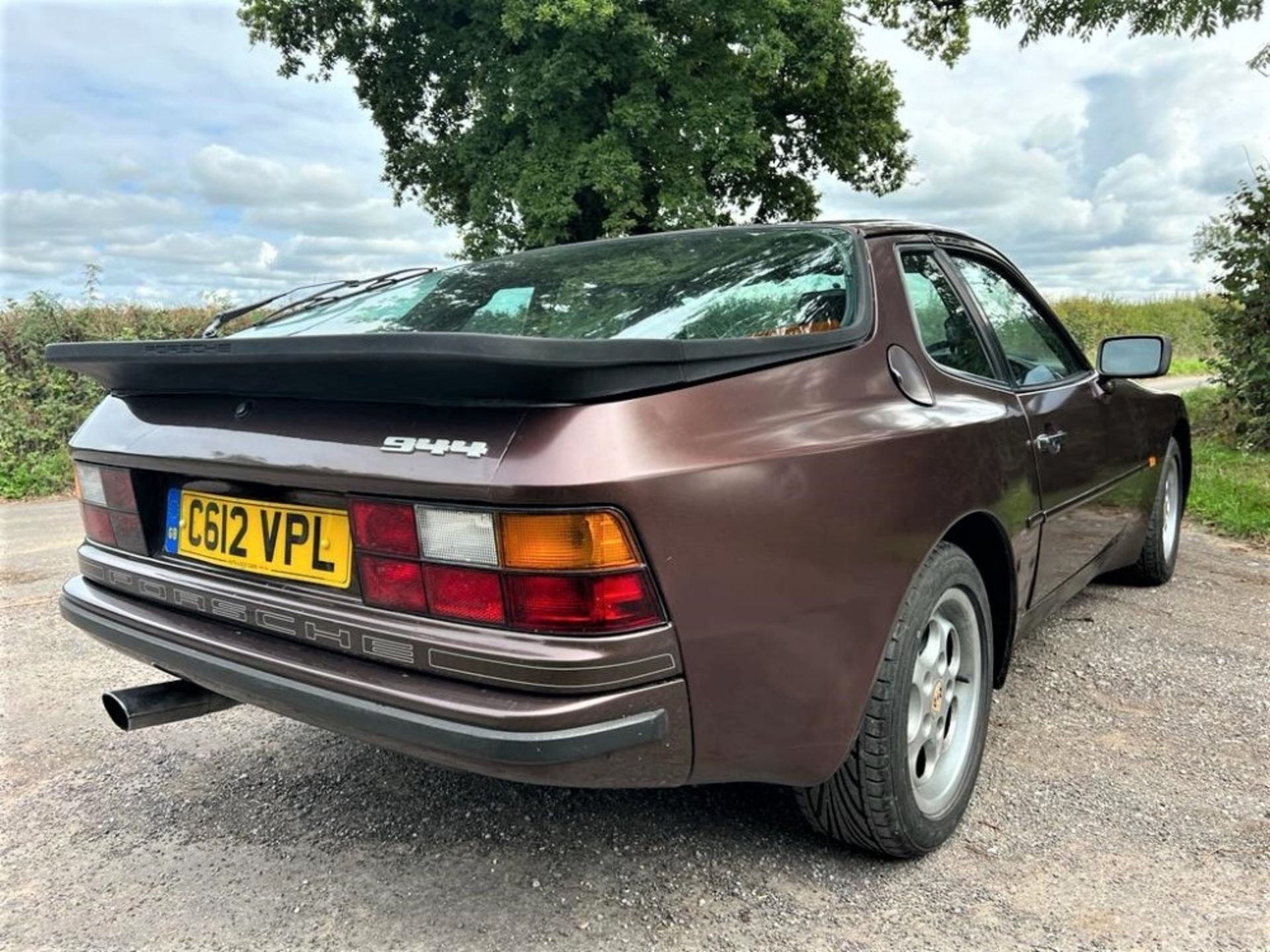 1985 PORSCHE 944 COUPE Registration Number: C612 VPL Chassis Number:  WPOZZZ94ZGN401398 Recorded - Image 12 of 21