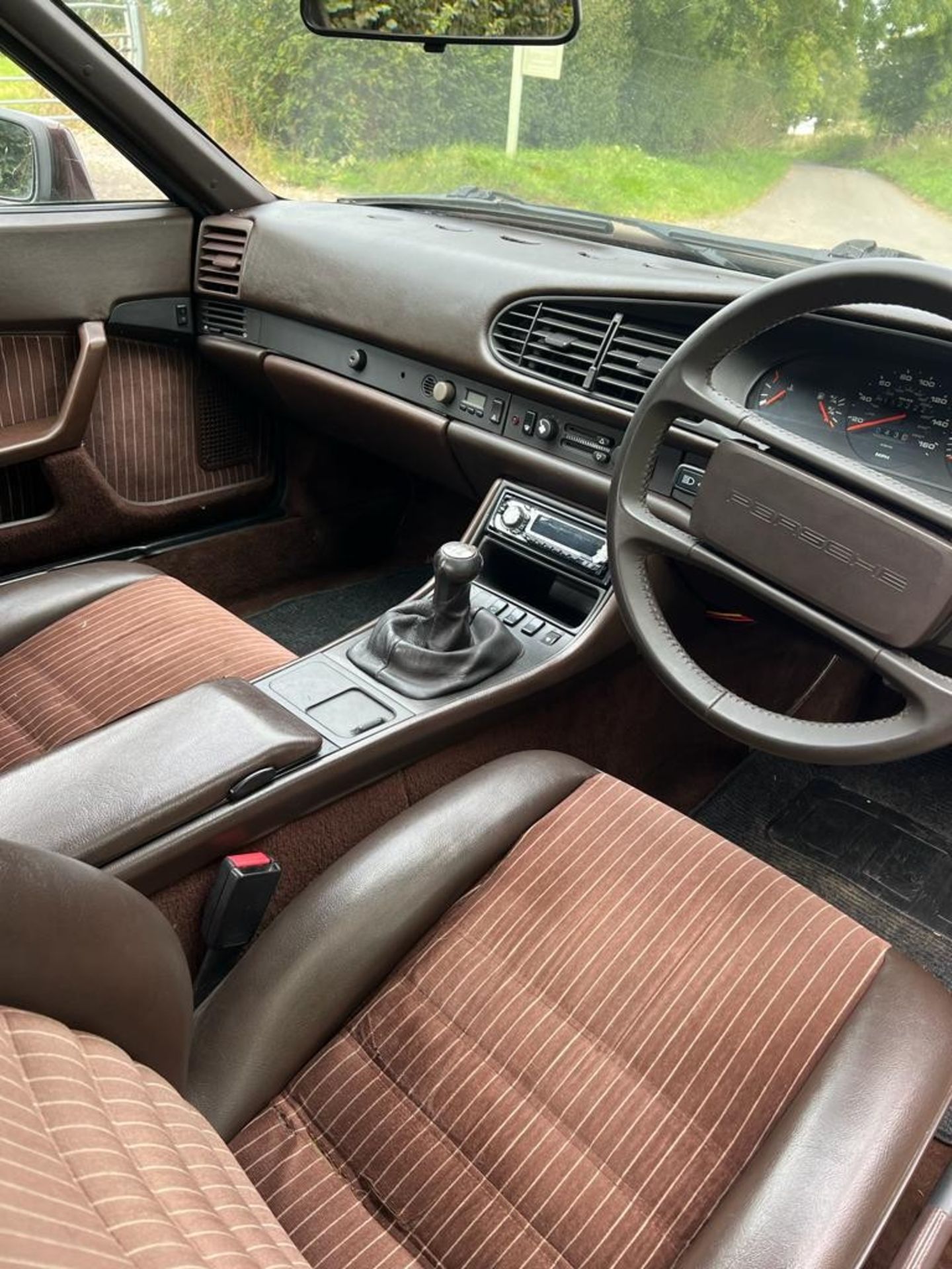 1985 PORSCHE 944 COUPE Registration Number: C612 VPL Chassis Number:  WPOZZZ94ZGN401398 Recorded - Image 15 of 21