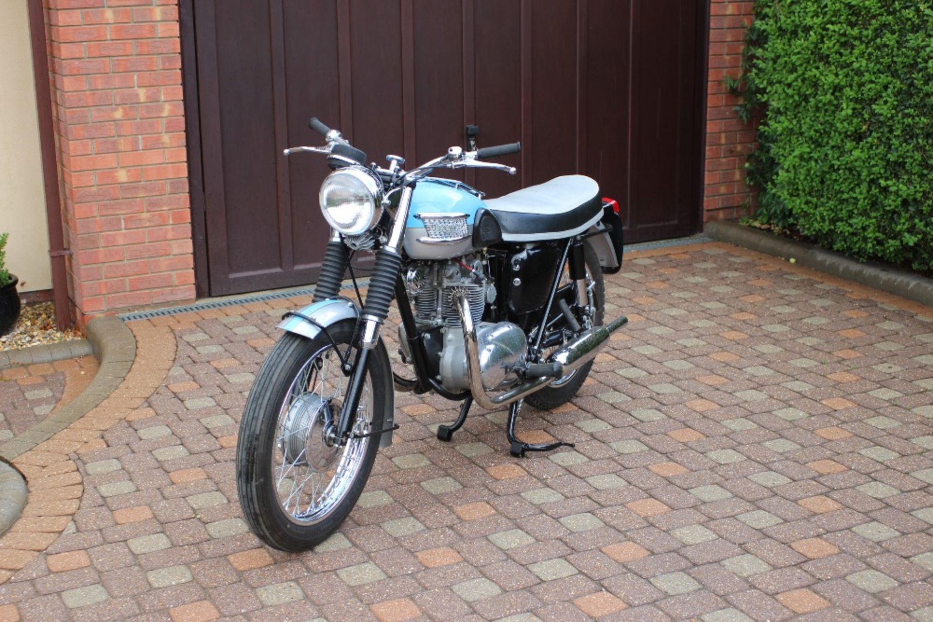 1966 TRIUMPH T100 / 5TA        Registration Number: ADM 674A     Frame Number: TBA Recorded Mileage: - Image 3 of 3